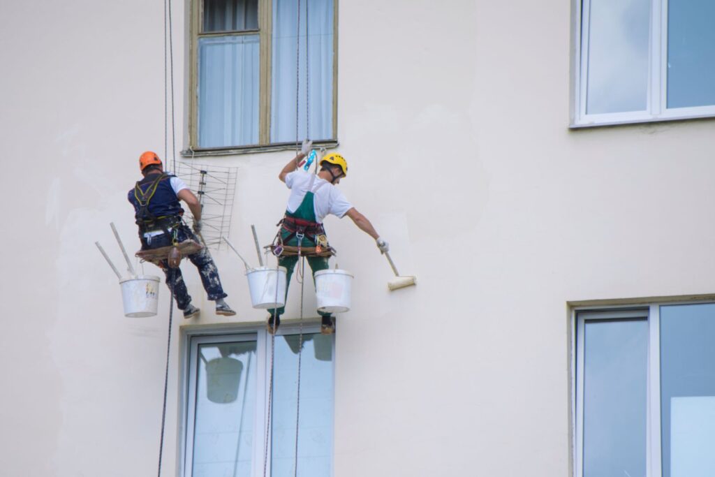 Professional painters performing exterior painting – Aura Painting LA